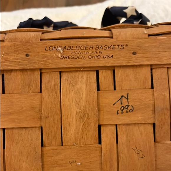 Longaberger 15” l basket with plastic and Stars and Stripes cloth liners. - Picture 7 of 7